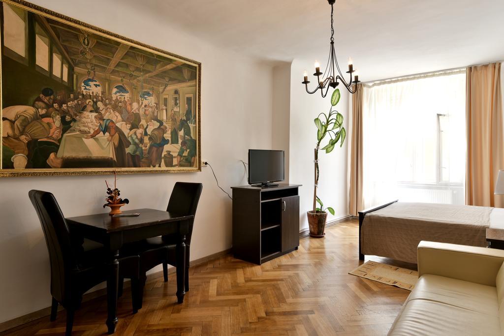 Hotel Da Vinci à Braşov Extérieur photo