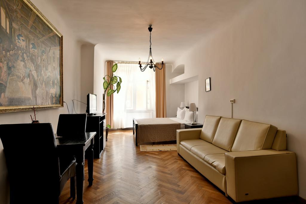 Hotel Da Vinci à Braşov Extérieur photo