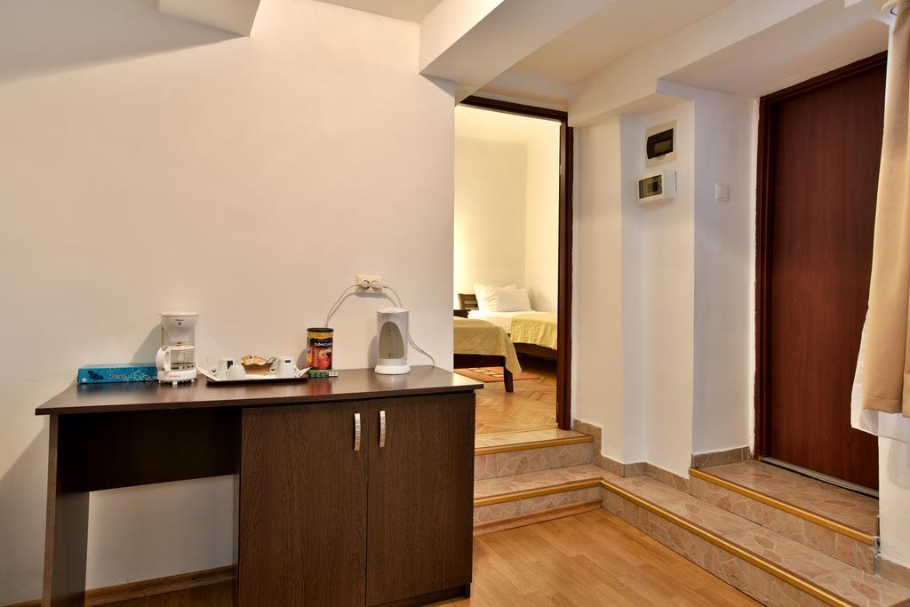 Hotel Da Vinci à Braşov Extérieur photo