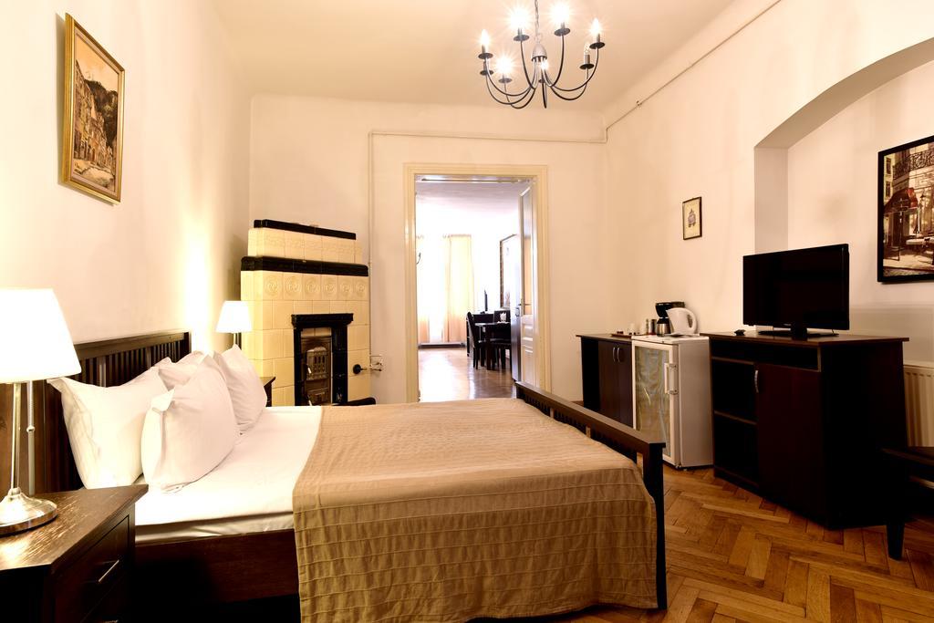 Hotel Da Vinci à Braşov Extérieur photo
