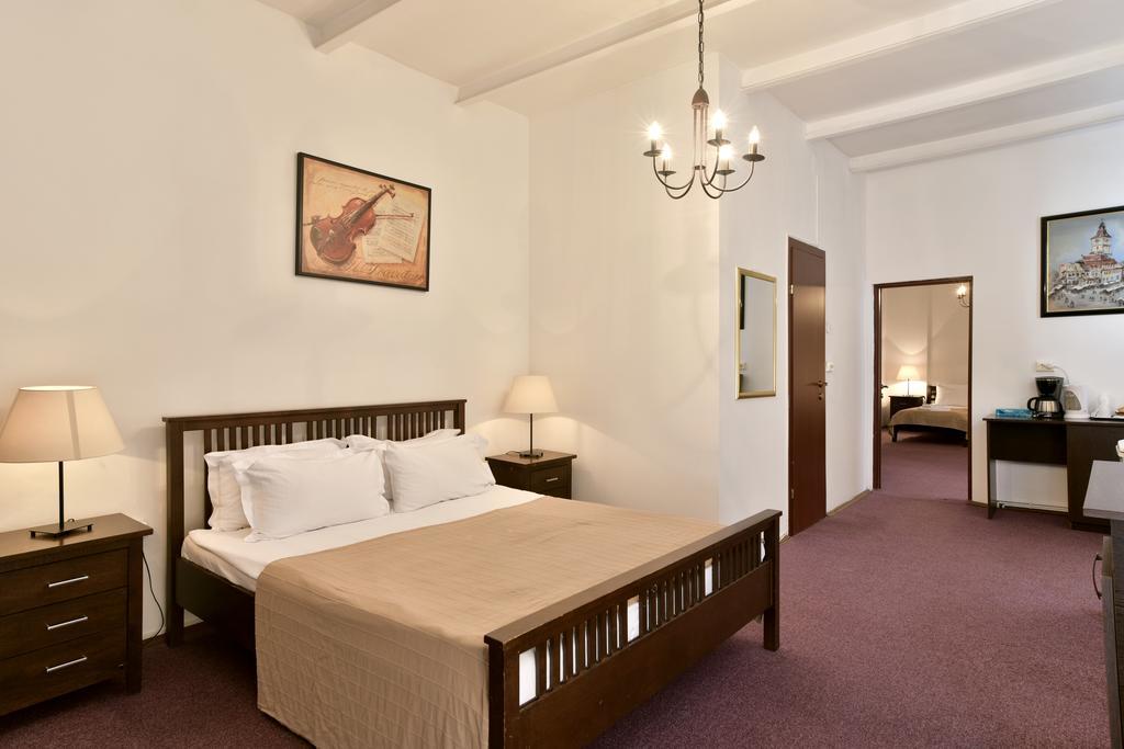 Hotel Da Vinci à Braşov Extérieur photo